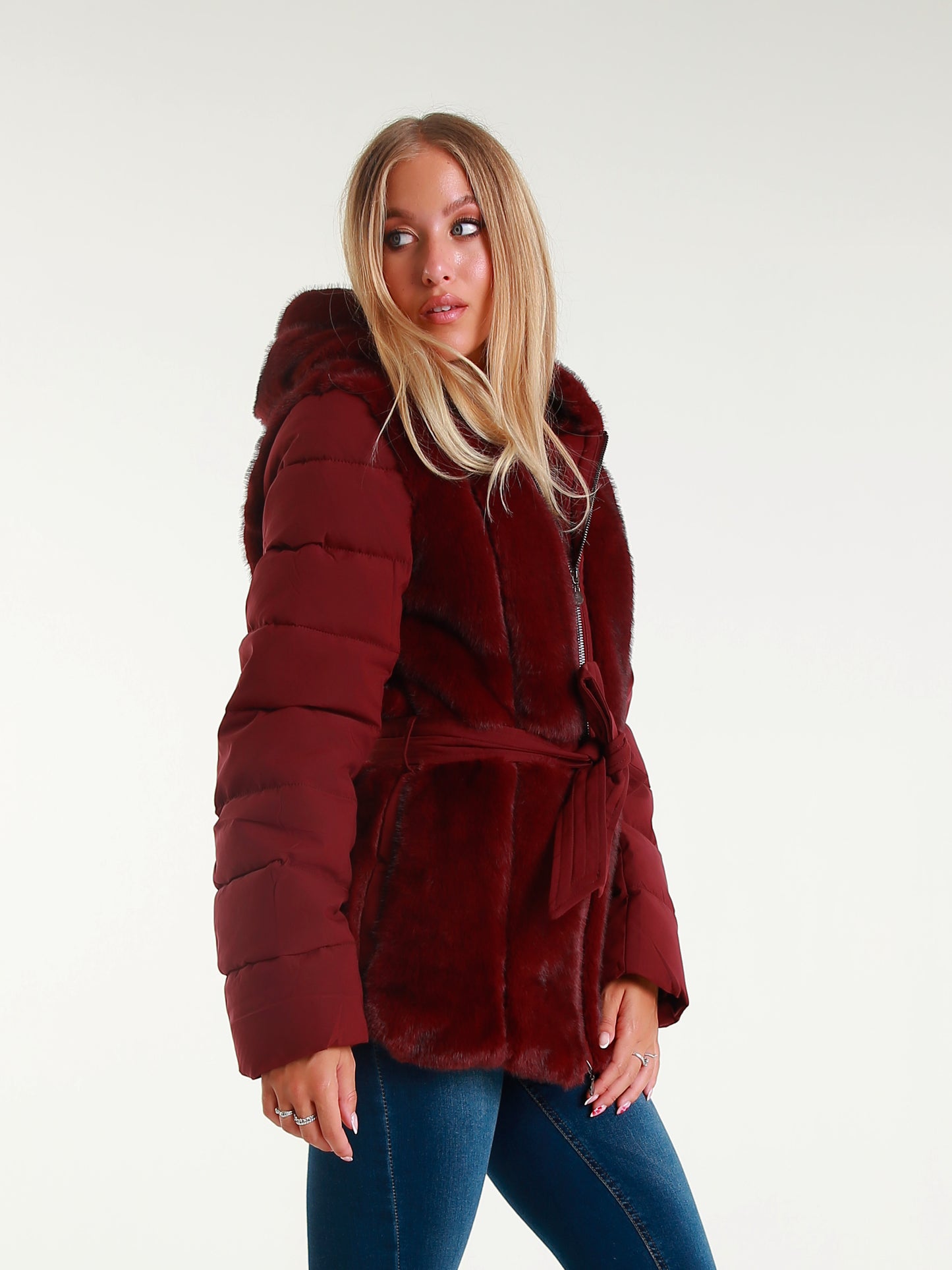 Giacca Imbottita con Cappuccio in Pelliccia Sintetica Cintura in Vita Stile Elegante Invernale per Donna