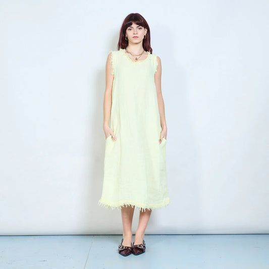 Abito midi smanicato in lino con bordi sfrangiati e tasche