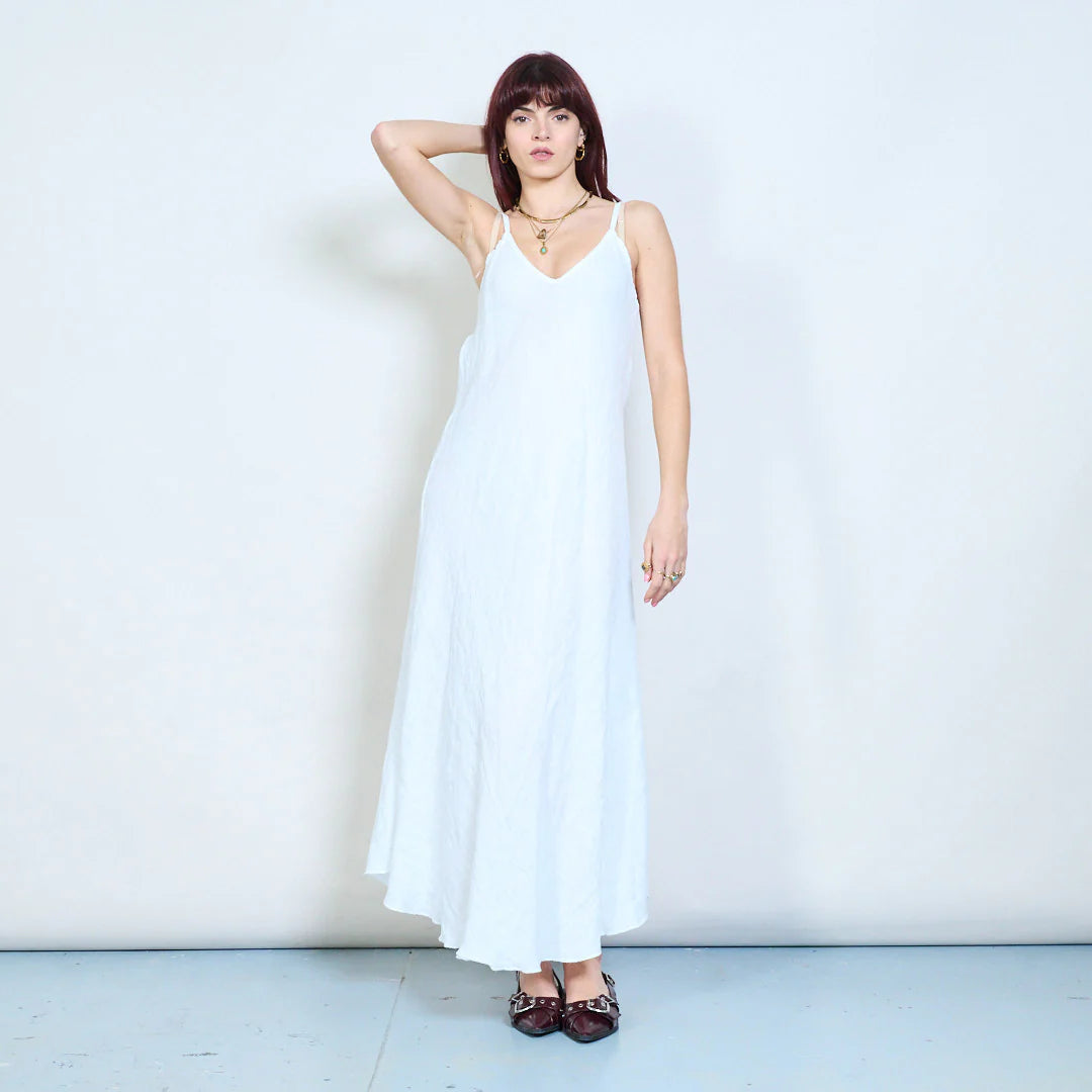 Abito lungo con spalline sottili e scollo a V