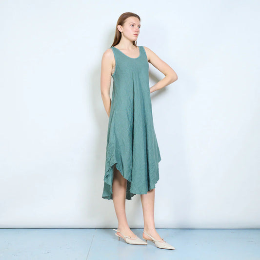 Abito midi donna senza maniche con orlo asimmetrico