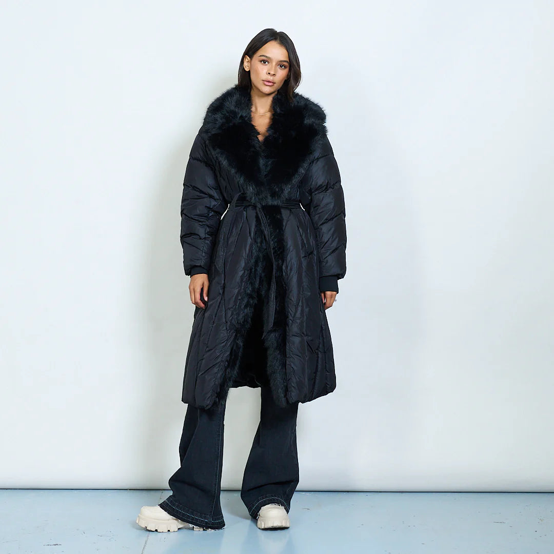 Piumino lungo donna con cintura e colletto in pelliccia – Sunnyday