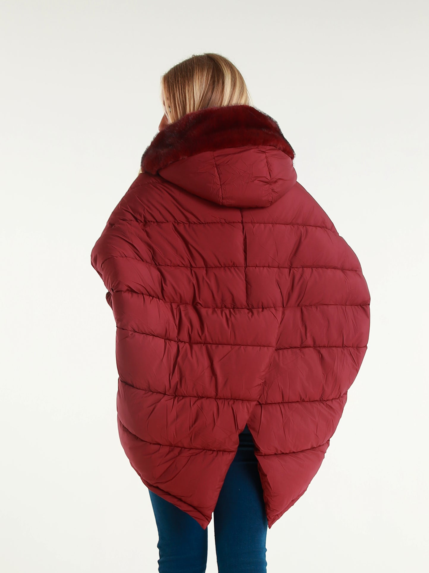 Piumino donna con cappuccio in pelliccia sintetica | Cappotto imbottito medio-lungo