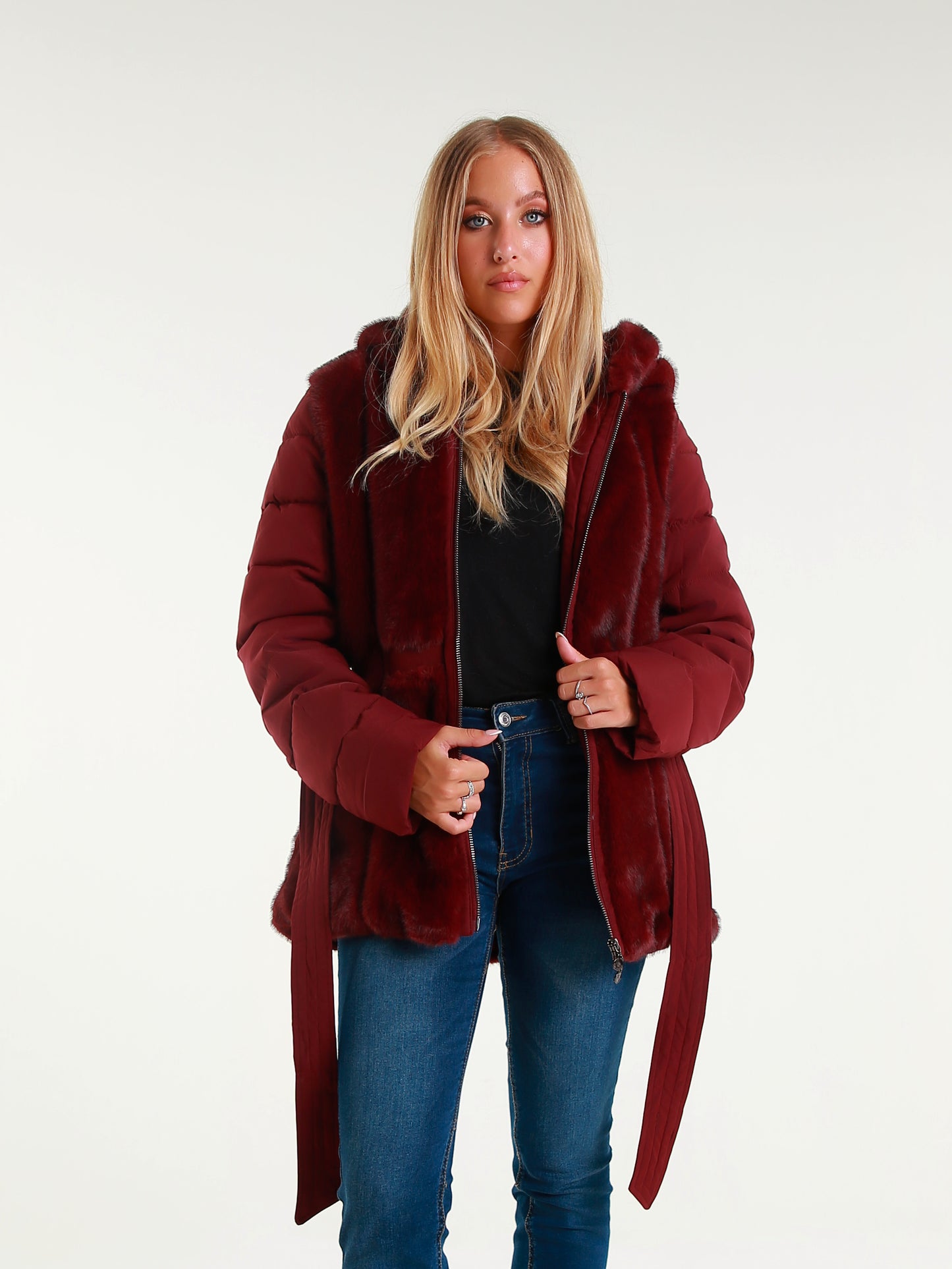 Giacca Imbottita con Cappuccio in Pelliccia Sintetica  Cintura in Vita Stile Elegante Invernale per Donna