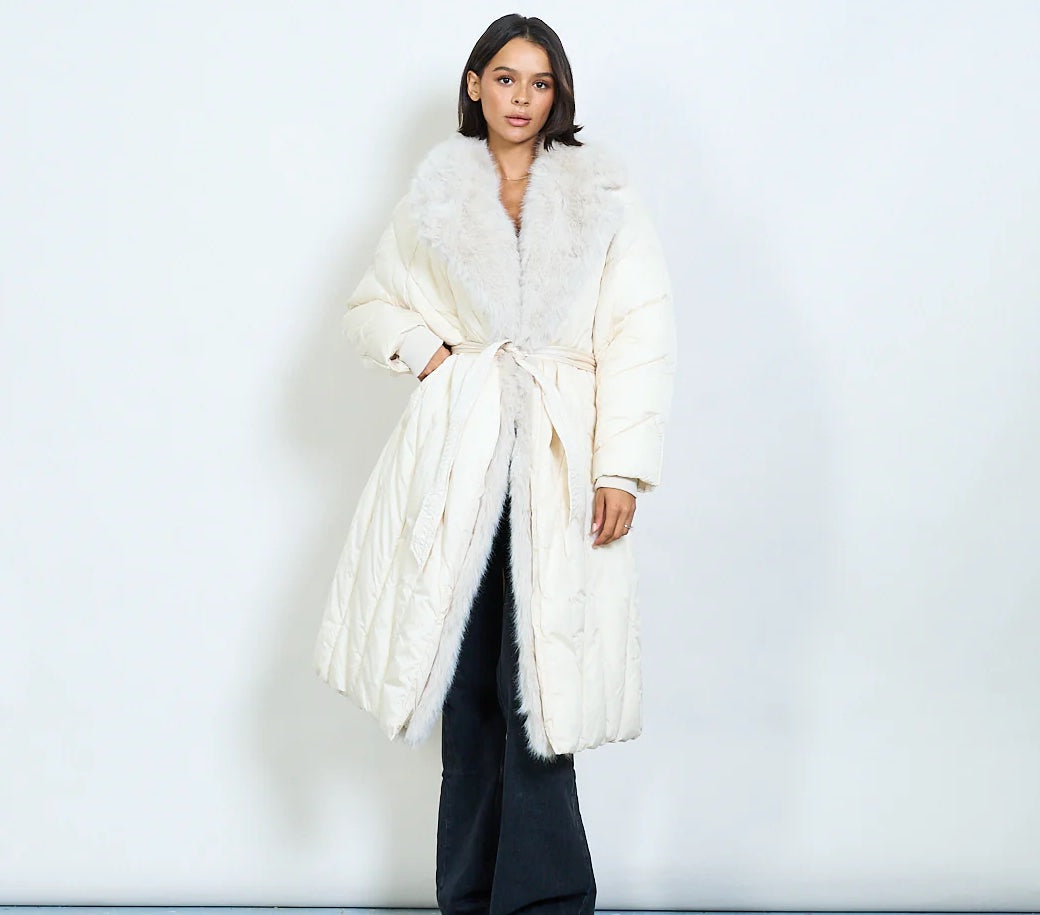Piumino lungo donna con cintura e colletto in pelliccia – Sunnyday