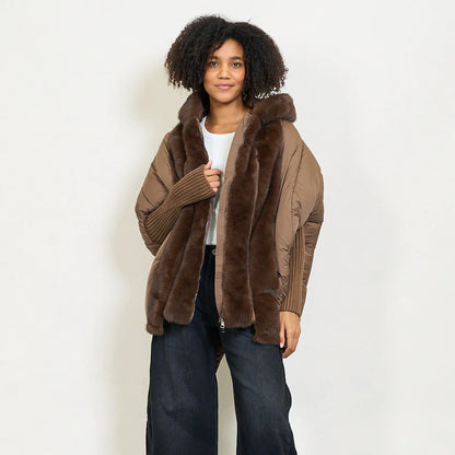 Piumino donna con cappuccio in pelliccia sintetica | Cappotto imbottito medio-lungo