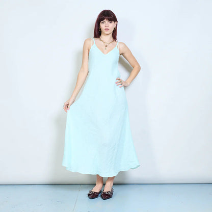 Abito lungo con spalline sottili e scollo a V