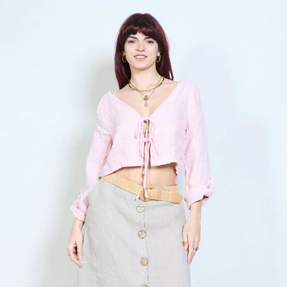Blusa corta con scollo a V e chiusura con laccetti
