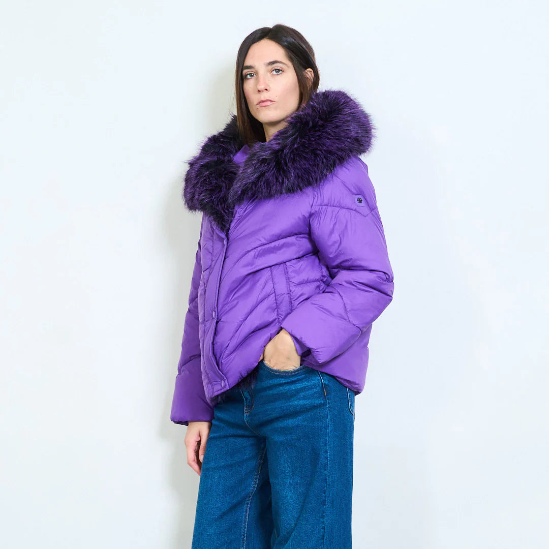 Piumino Corto da Donna con Collo in Eco Pelliccia