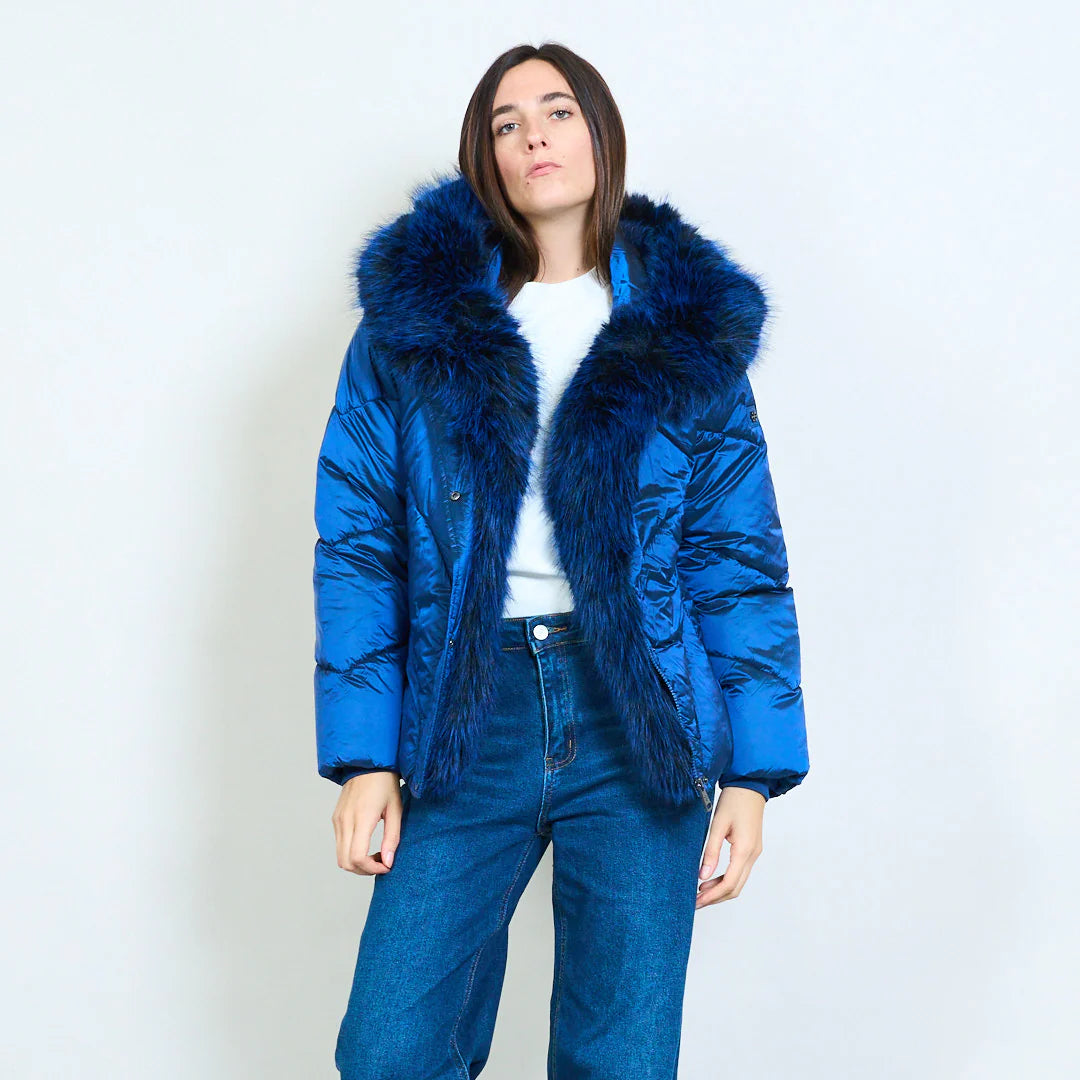 Piumino Corto da Donna con Collo in Eco Pelliccia