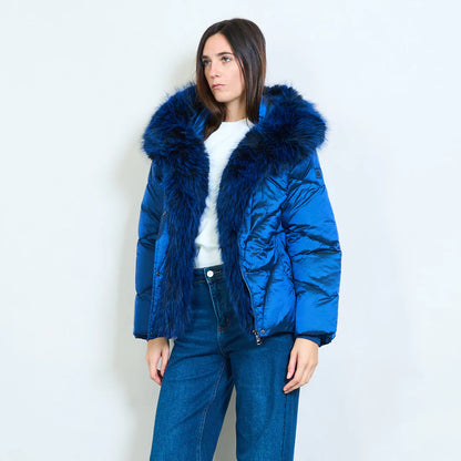 Piumino Corto da Donna con Collo in Eco Pelliccia