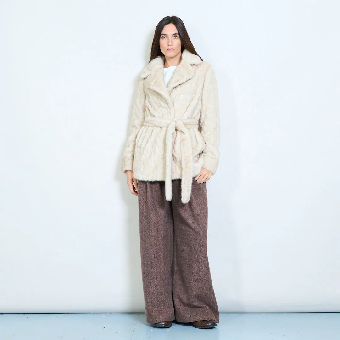 Cappotto corto donna in pelliccia sintetica con cintura – Sunnyday