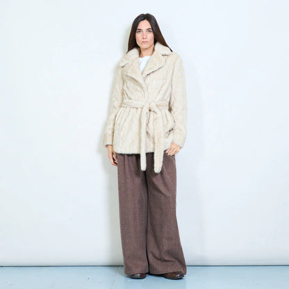 Cappotto corto donna in pelliccia sintetica con cintura – Sunnyday