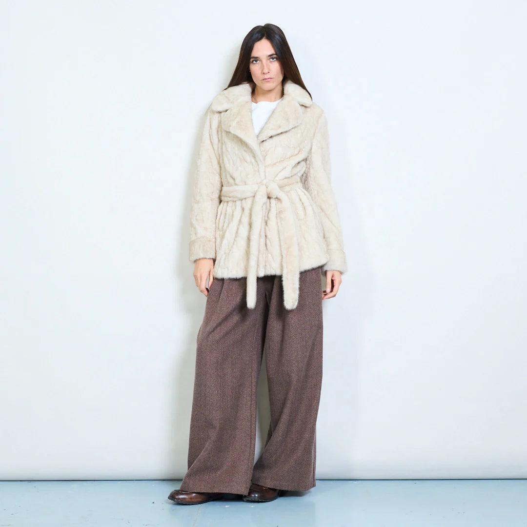 Cappotto corto donna in pelliccia sintetica con cintura – Sunnyday