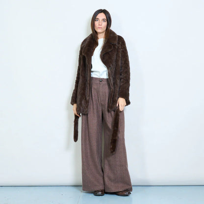 Cappotto corto donna in pelliccia sintetica con cintura – Sunnyday