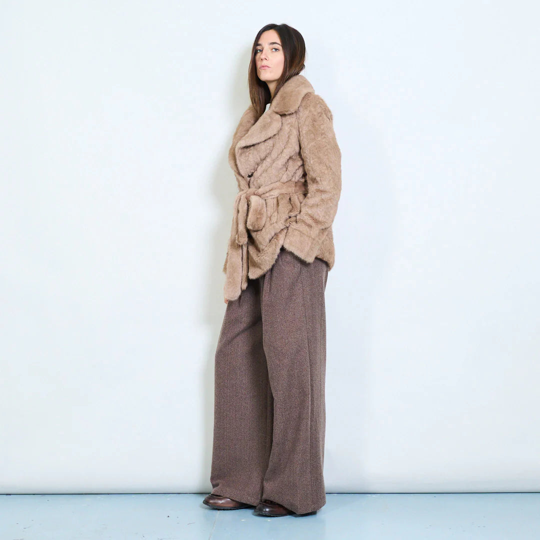 Cappotto corto donna in pelliccia sintetica con cintura – Sunnyday