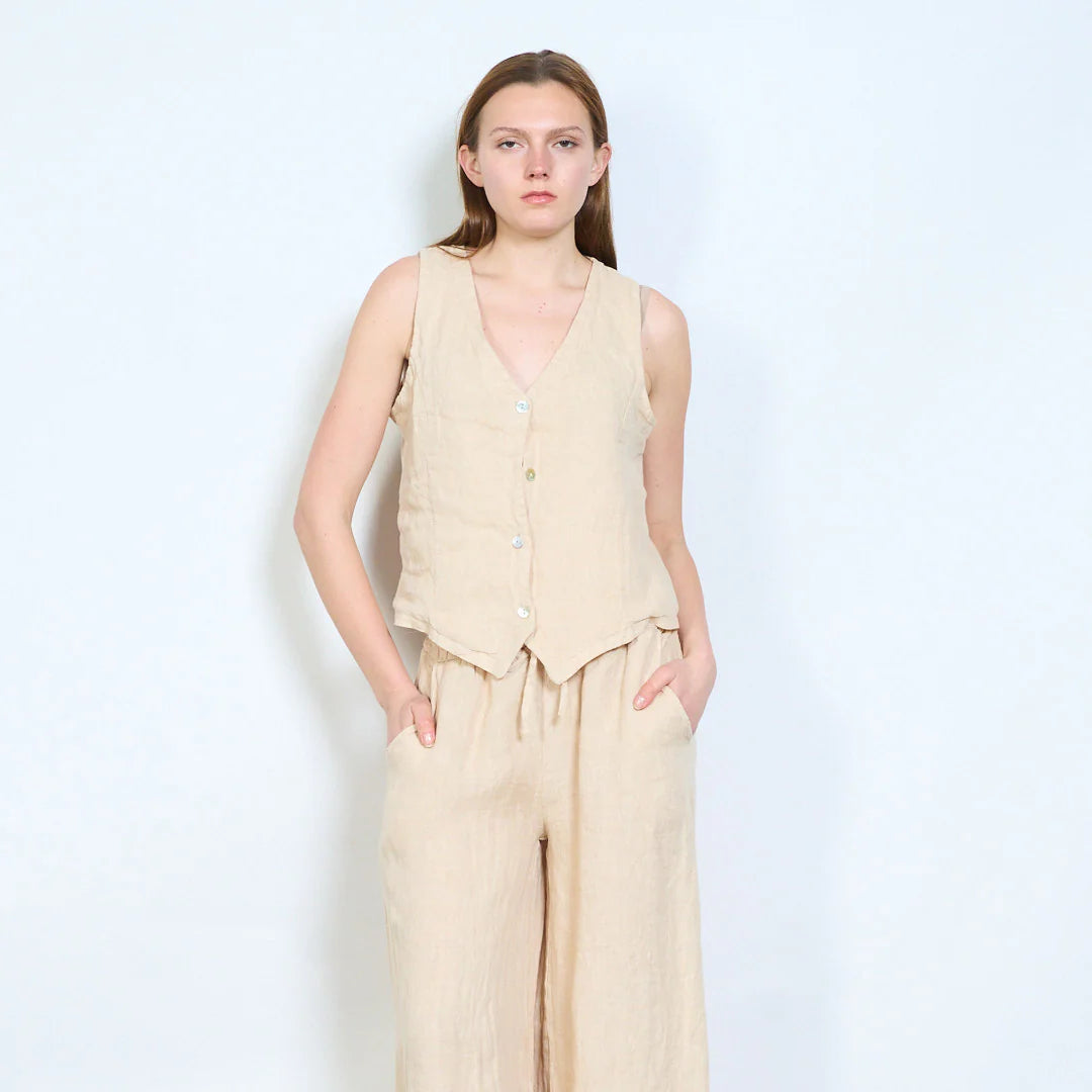 Gilet smanicato con scollo a V e bottoni frontali