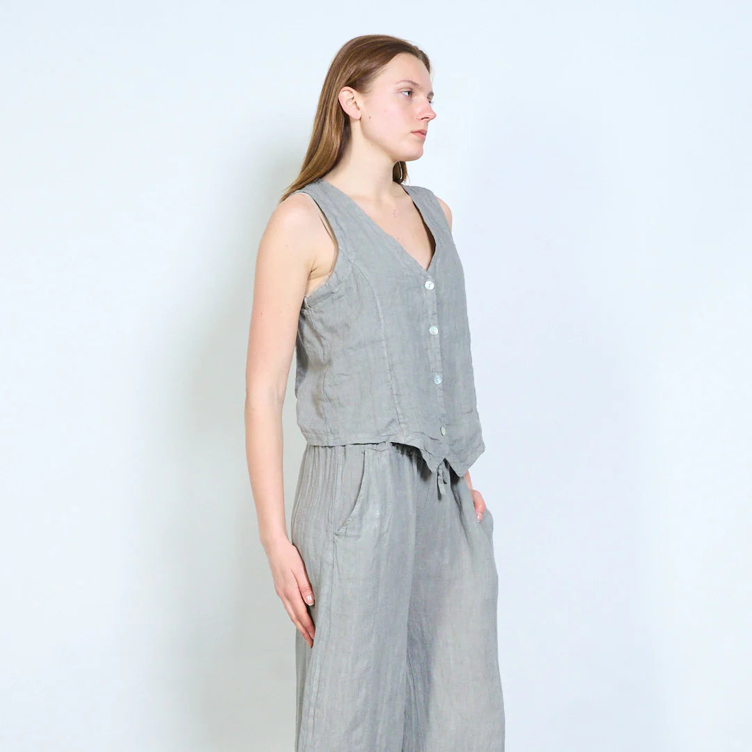 Gilet smanicato con scollo a V e bottoni frontali