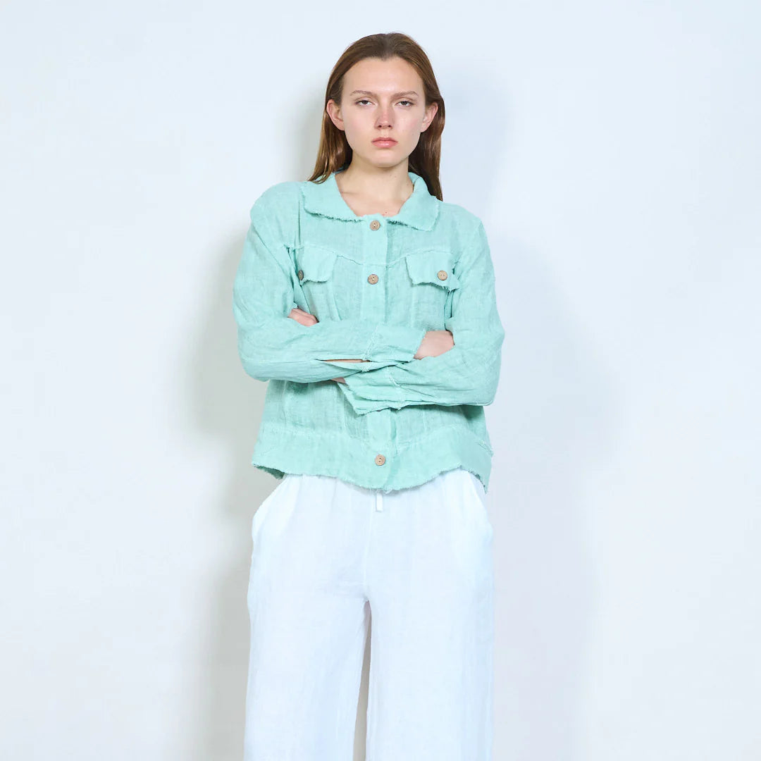 Giacca corta in tessuto naturale con colletto e tasche applicate