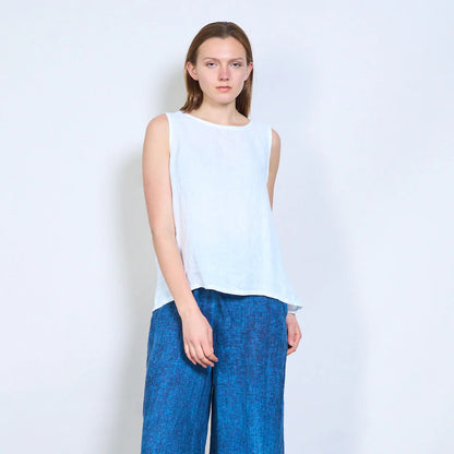 Top donna smanicato in lino con linea fluida