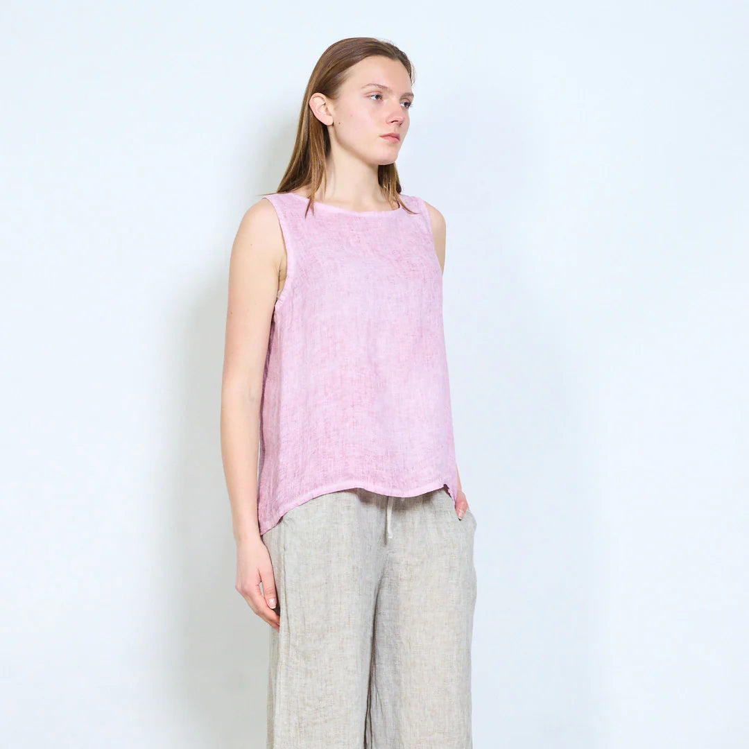 Top donna smanicato in lino con linea fluida