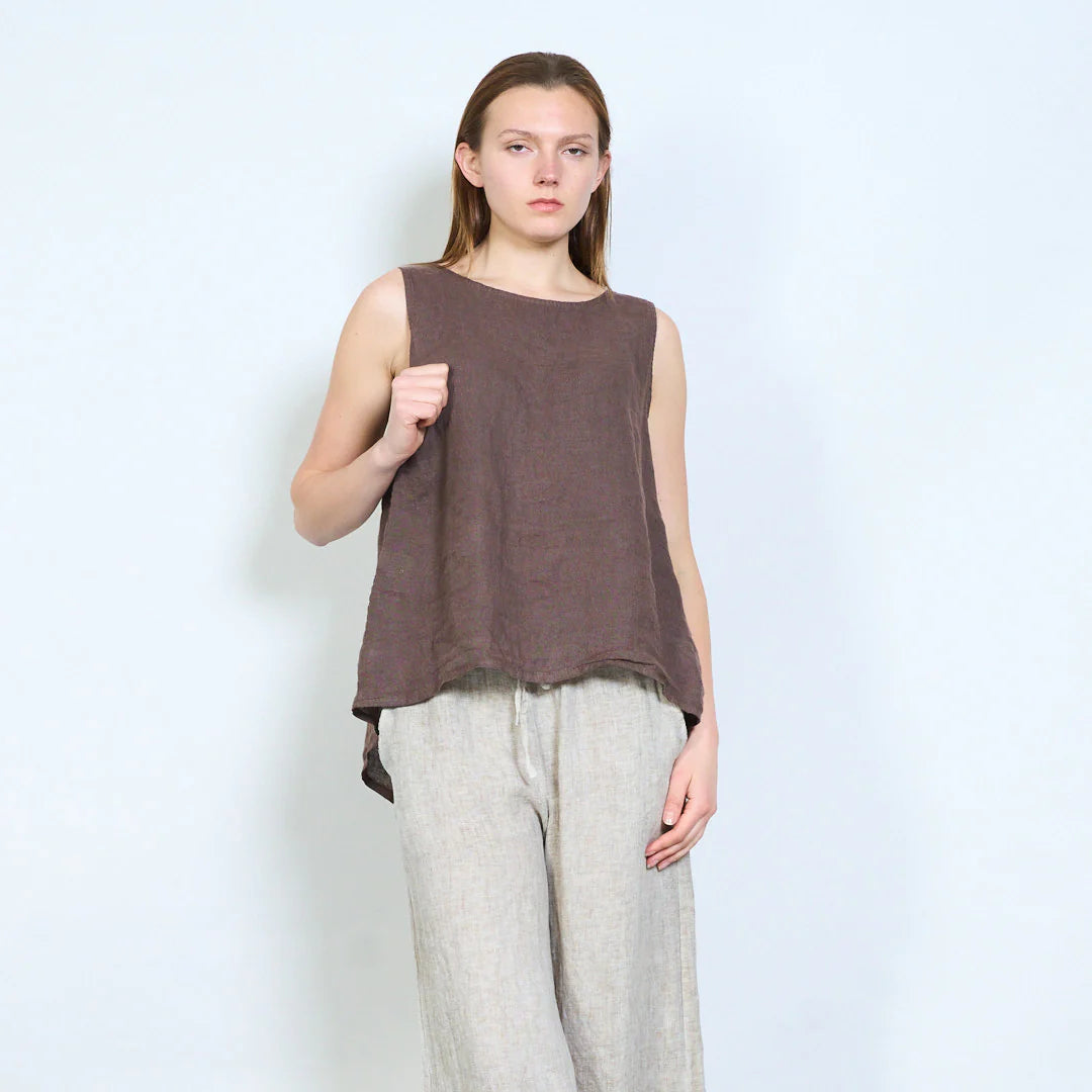 Top donna smanicato in lino con linea fluida