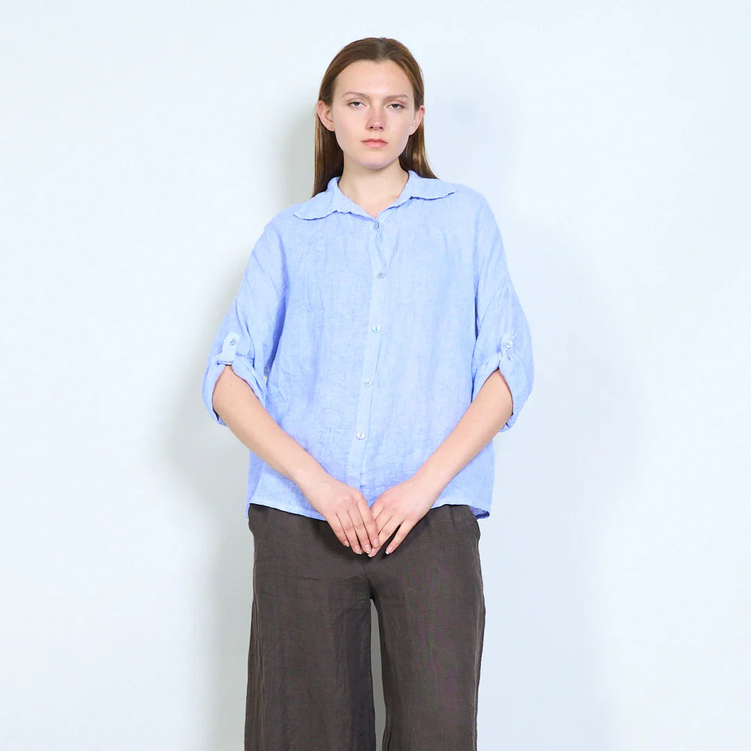 Camicia donna in lino con maniche arrotolabili e linea morbida