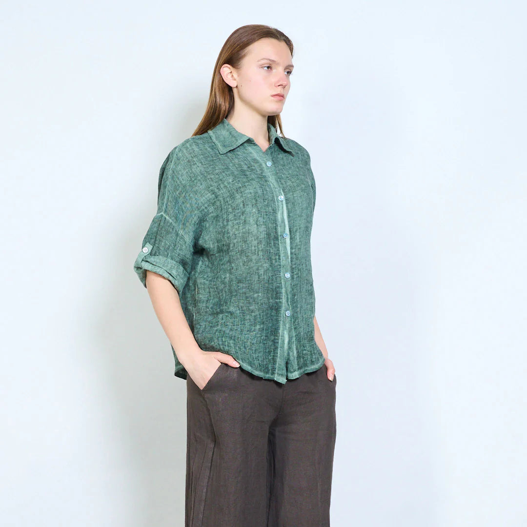 Camicia donna in lino con maniche arrotolabili e linea morbida