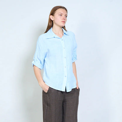 Camicia donna in lino con maniche arrotolabili e linea morbida