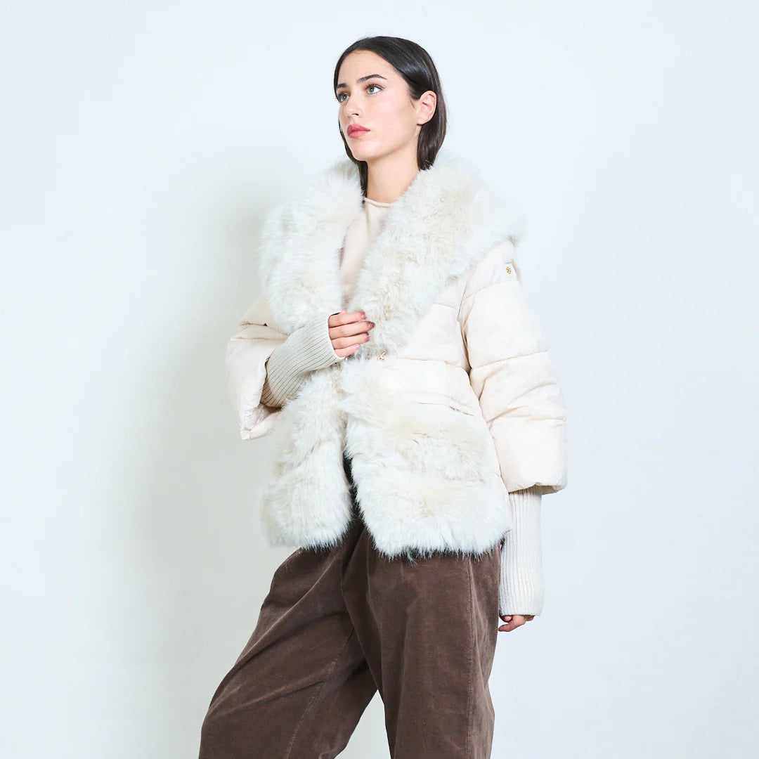 Piumino corto donna con inserti in pelliccia sintetica – Sunnyday