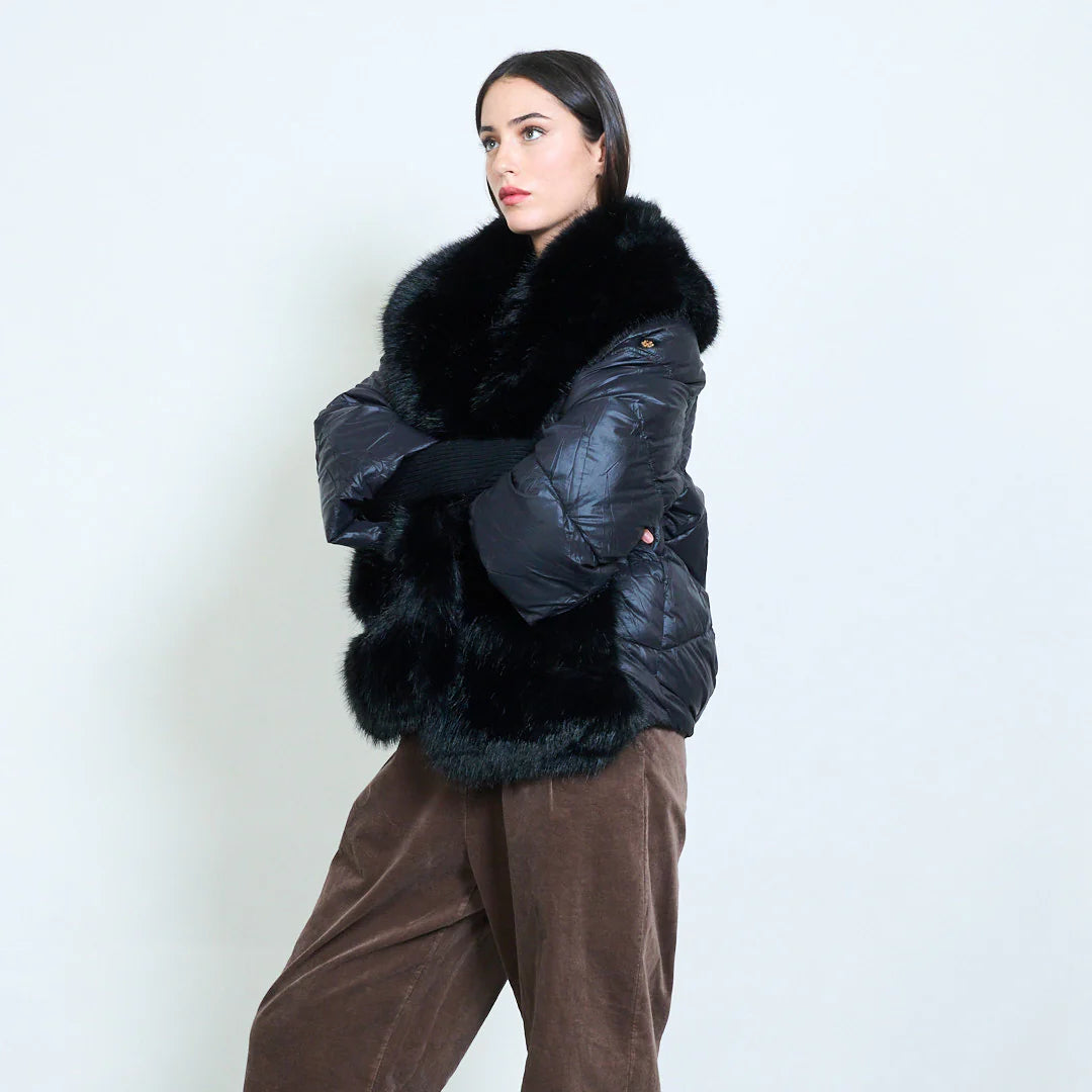 Piumino corto donna con inserti in pelliccia sintetica – Sunnyday