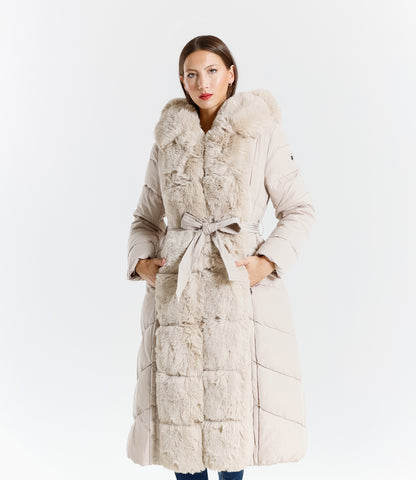 Piumino lungo donna con inserti in pelliccia sintetica e cintura