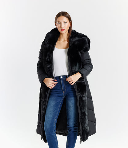 Piumino lungo donna con inserti in pelliccia sintetica e cintura